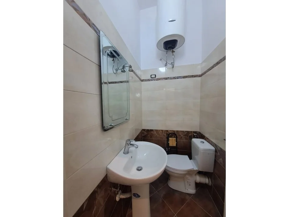 Tirane, jepet me qera apartament 2+1 Kati 3, 144 m² 500 € (Selite)
