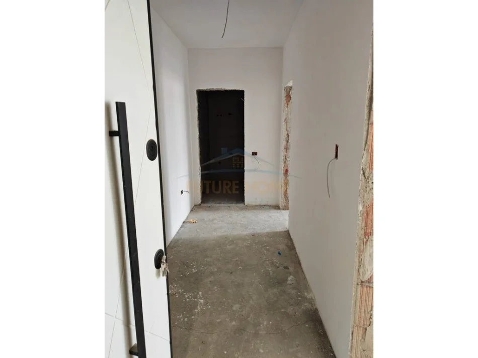 Tirane, shitet apartament 1+1 Kati 3, 83 m² 100.900 € (Paskuqan)