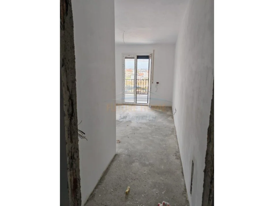 Tirane, shitet apartament 1+1 Kati 3, 83 m² 100.900 € (Paskuqan)