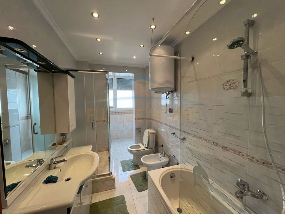Tirane, jepet me qera apartament 2+1 Kati 6, 116 m² 1.100 € (Bllok prane LSI)