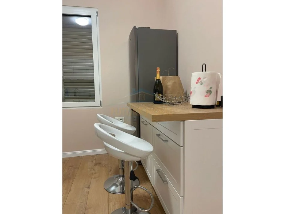 Tirane, jepet me qera apartament 1+1 Kati 2, 65 m² 650 € 