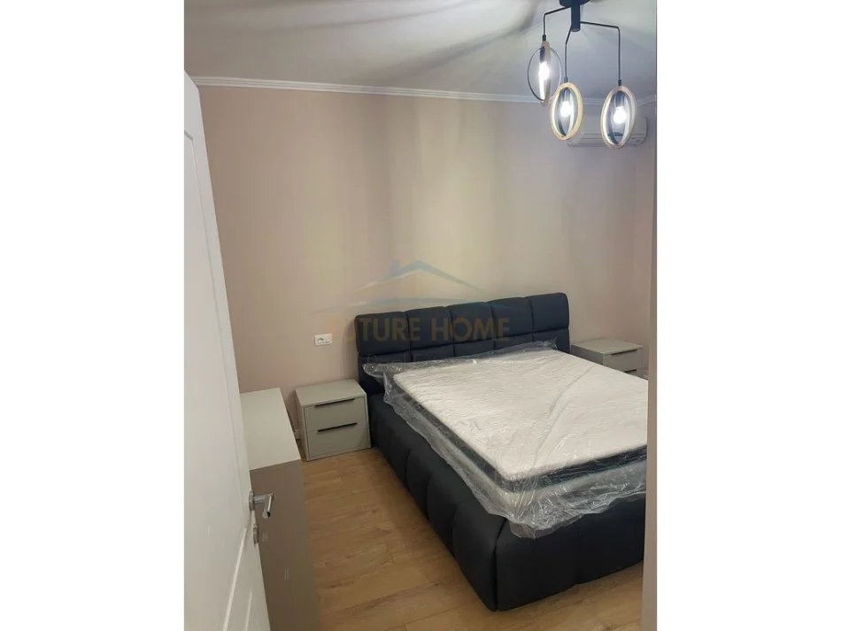 Tirane, jepet me qera apartament 1+1 Kati 2, 65 m² 650 € 