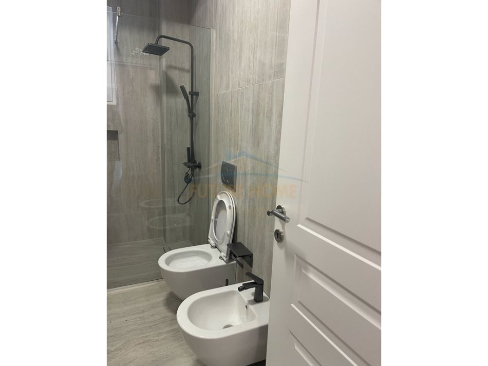 Tirane, jepet me qera apartament 1+1+Ballkon Kati 2, 70 m² 650 € (Bulevardi Zogu I)