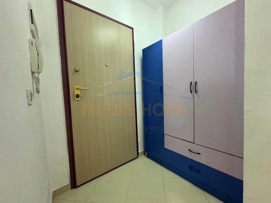 Tirane, jepet me qera apartament 1+1 Kati 1, 97 m² 420 € (Unaza e Re, Tiranë.)