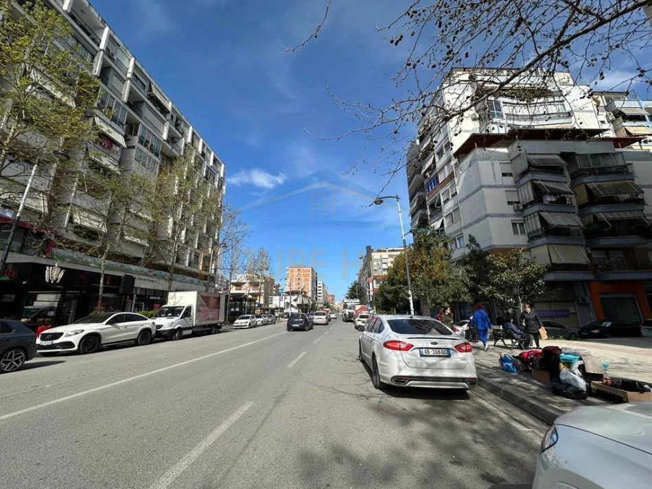Tirane, jepet me qera apartament 1+1 Kati 1, 97 m² 400 € (unaza e re)