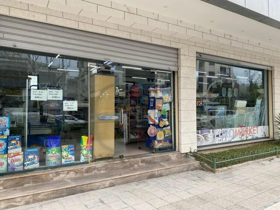 Vlore, shitet dyqan Kati 0, 117 m² 350.100 € (Te Gama Market) RV51911