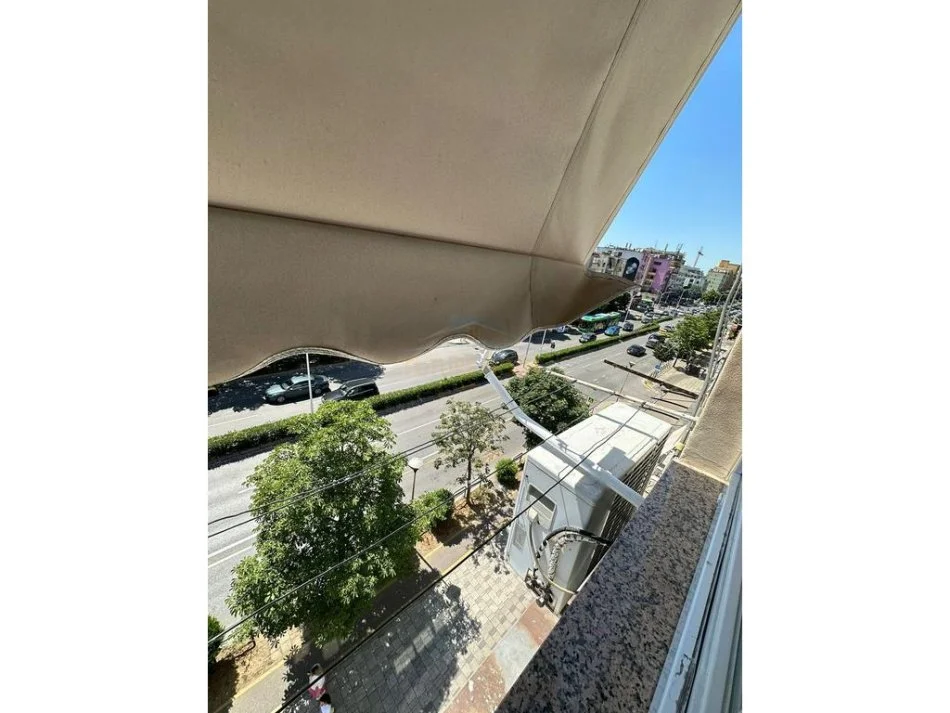 Tirane, jepet me qera apartament 1+1 , 57 m² 550 € (Rruga Muhamet Gjollesha)