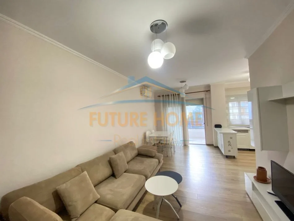 Tirane, jepet me qera apartament 2+1 Kati 4, 120 m² 650 € (Liqeni i Thate)
