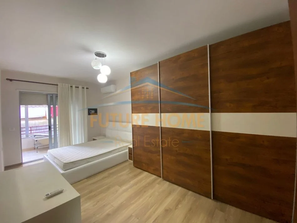Tirane, jepet me qera apartament 2+1 Kati 4, 120 m² 650 € (Liqeni i Thate)