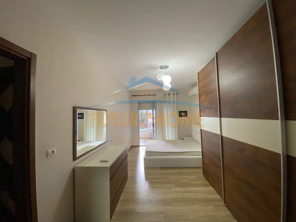 Tirane, jepet me qera apartament 2+1 Kati 4, 120 m² 650 € (Liqeni i Thate)