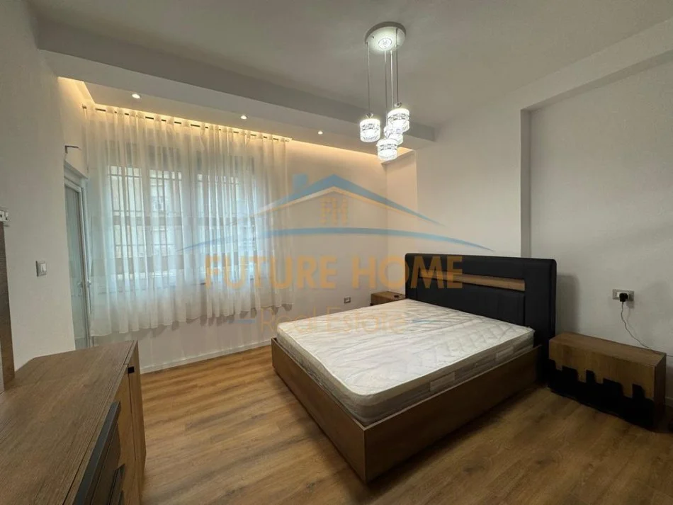 Tirane, jepet me qera apartament 2+1 Kati 4, 120 m² 650 € (Liqeni i Thate)