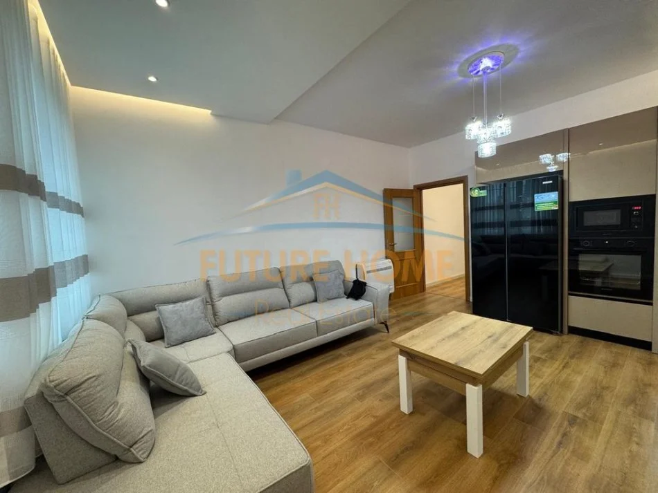 Tirane, jepet me qera apartament 2+1+Ballkon Kati 3, 93 m² 700 € (Irfan Tomini)