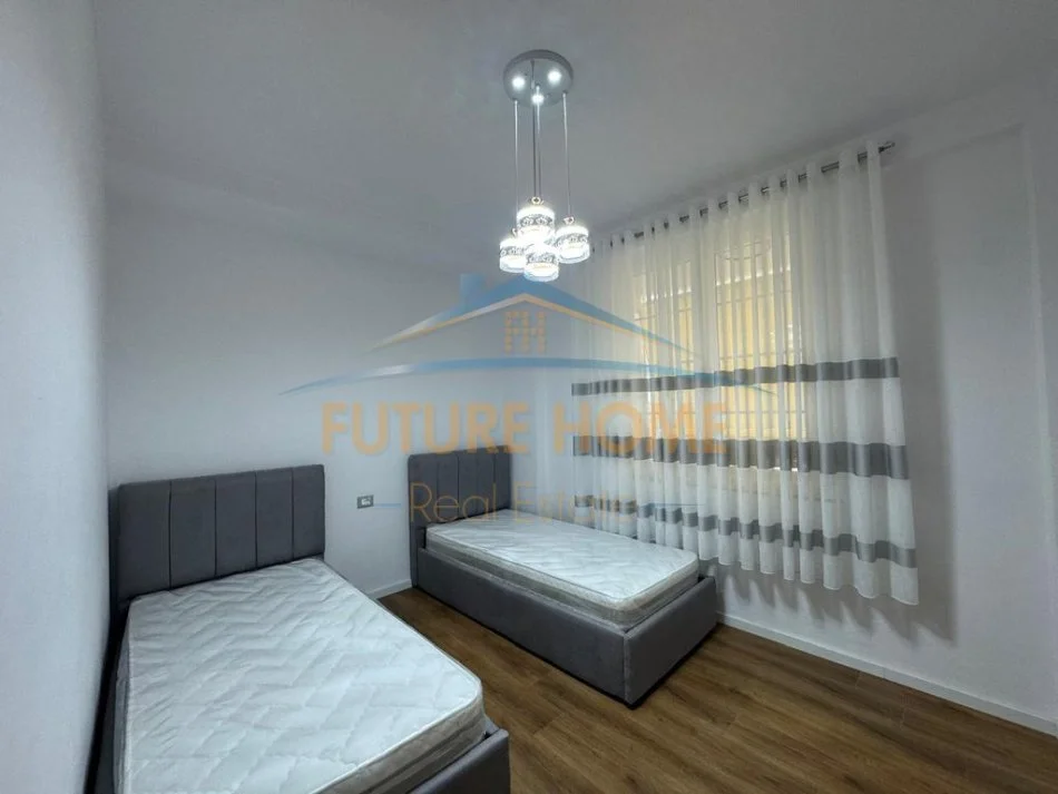 Tirane, jepet me qera apartament 2+1+Ballkon Kati 3, 93 m² 700 € (Irfan Tomini)