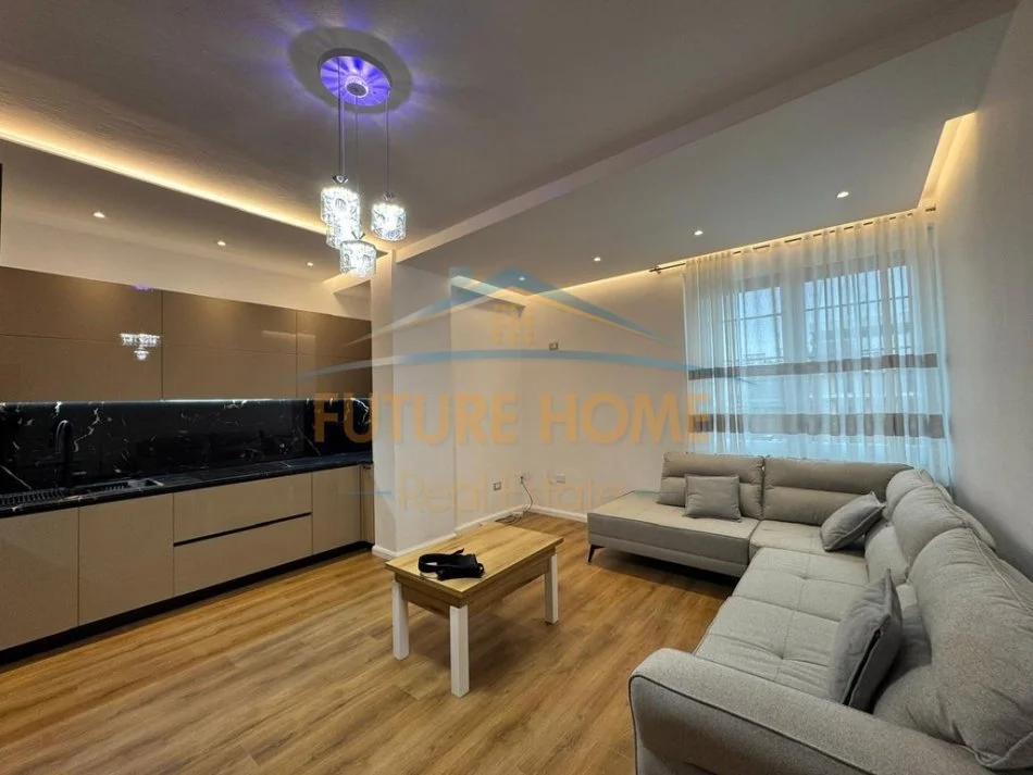 Tirane, jepet me qera apartament 2+1+Ballkon Kati 3, 93 m² 700 € (Irfan Tomini)