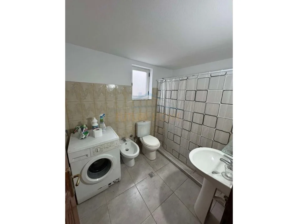 Tirane, jepet me qera apartament 2+1 Kati 1, 100 m² 650 € (Unaza e Re)