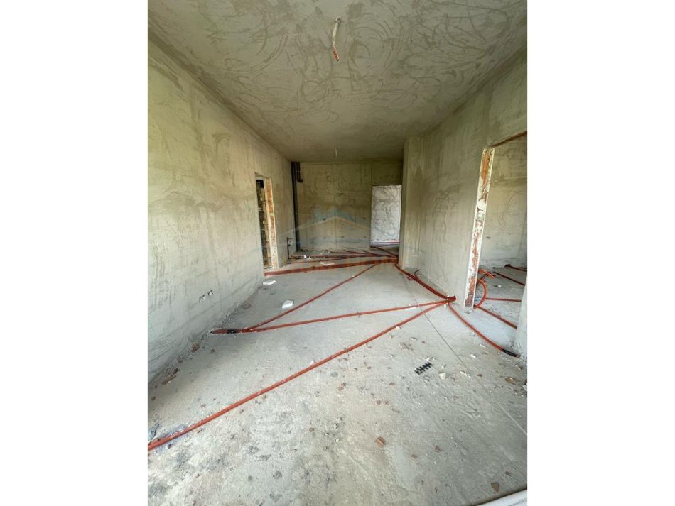 Tirane, shitet apartament 2+1 Kati 1, 95 m² 104.104 € (Paskuqan)