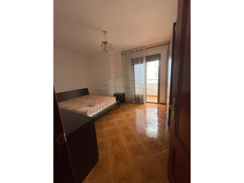 Durres, jepet me qera apartament 3+1 Kati 5, 136 m² 450 € (PRANE MARKATES,DURRES)