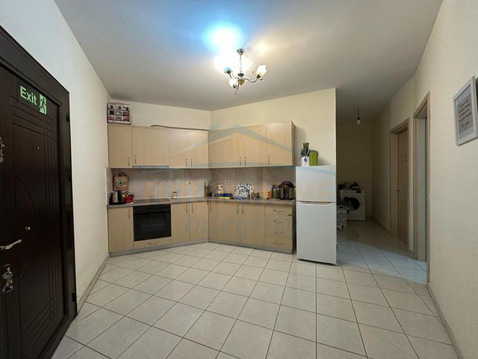 Shitet, Apartament 2+1, Unaza e Re, Tiranë.