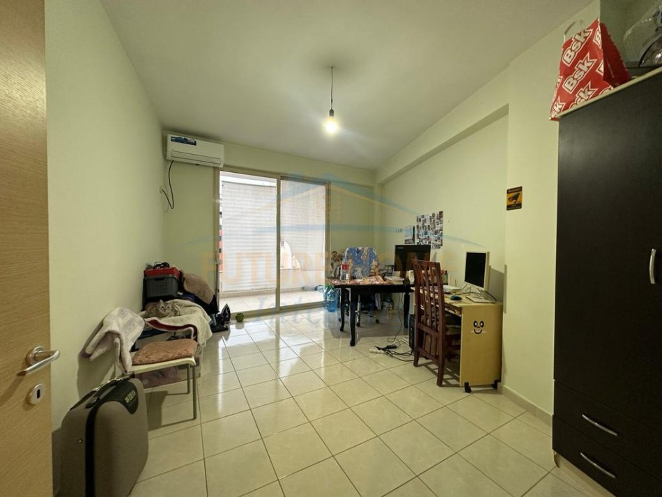 Shitet, Apartament 2+1, Unaza e Re, Tiranë.