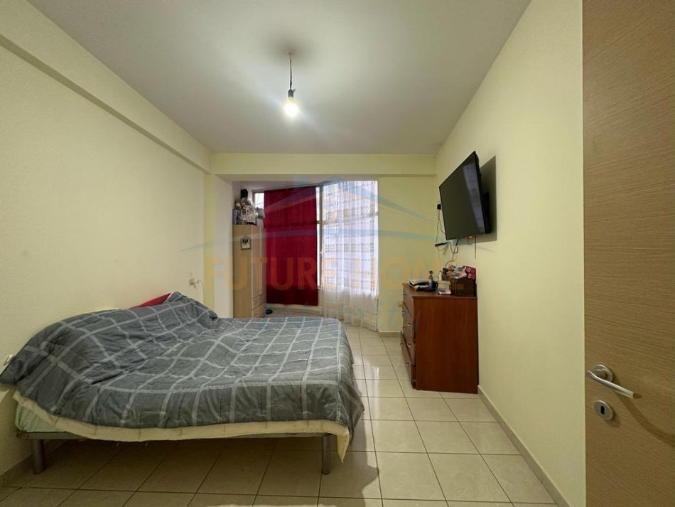Shitet, Apartament 2+1, Unaza e Re, Tiranë.