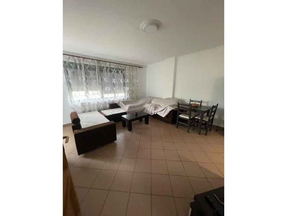 Tirane, jepet me qera apartament 2+1 Kati 2, 84 m² 700 € (Liqeni artificial)