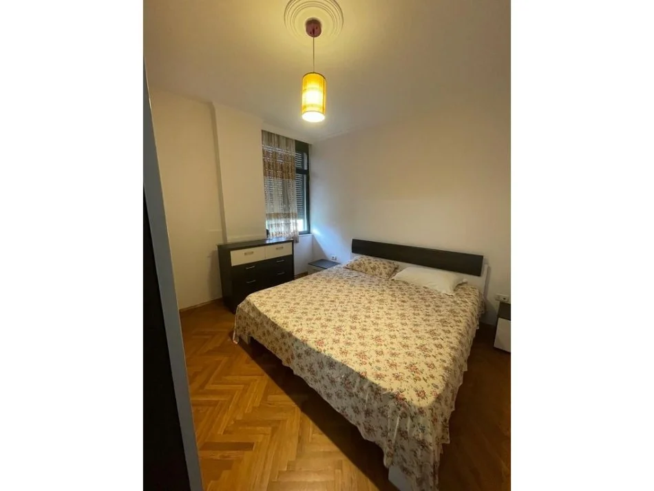 Tirane, jepet me qera apartament 2+1 Kati 2, 84 m² 700 € 
