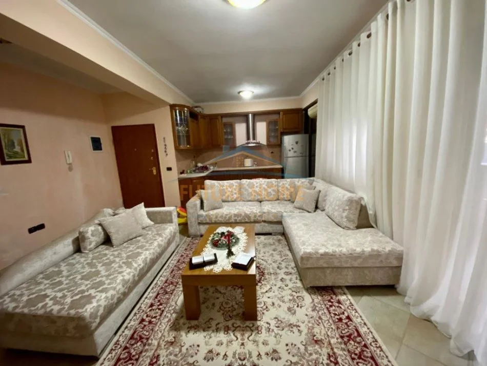 Tirane, shitet apartament 1+1+Ballkon Kati 2, 70 m² (Rruga e Barrikadave)