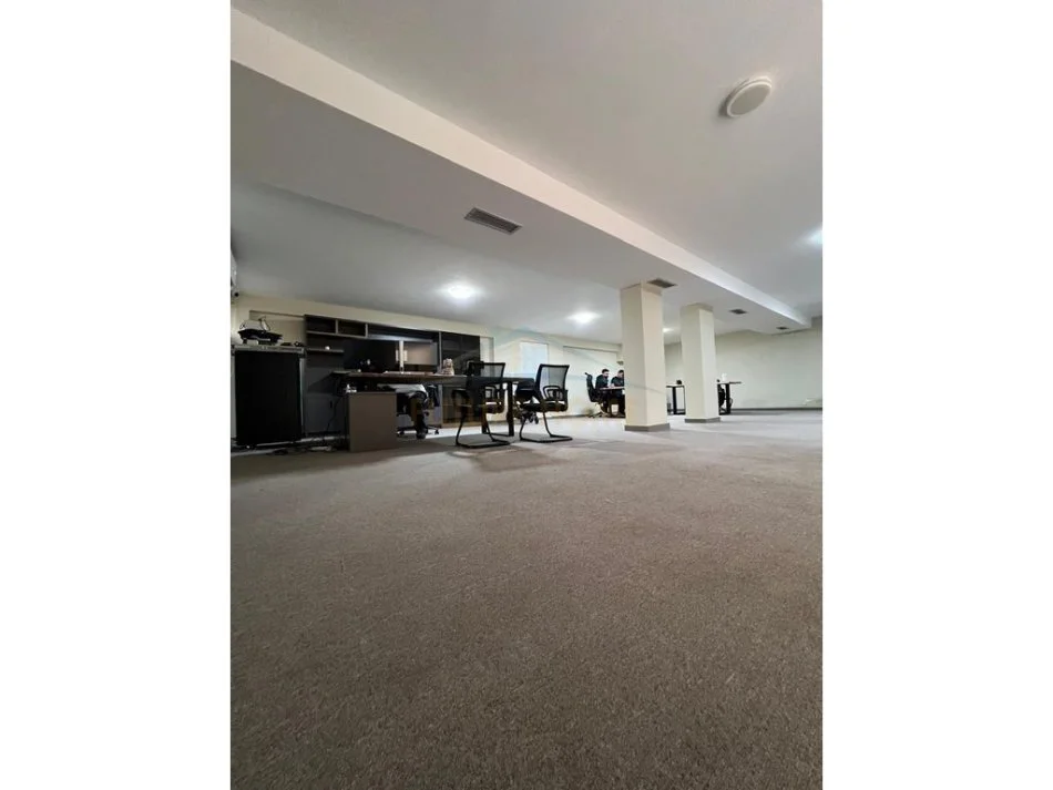 Tirane, shitet ambjent biznesi Kati -1, 101 m² 141.400 € (KOMUNA E PARISIT)