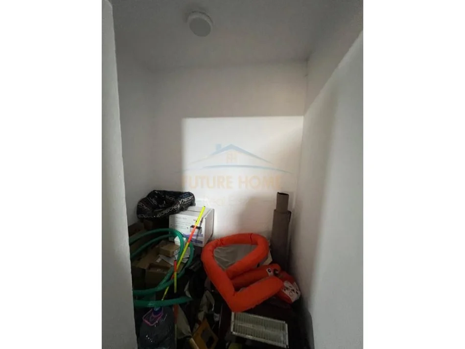 Tirane, shitet ambjent biznesi Kati -1, 101 m² 141.400 € (KOMUNA E PARISIT)