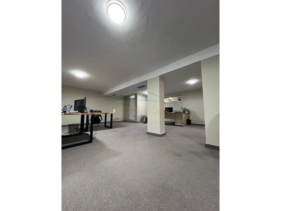 Tirane, shitet ambjent biznesi Kati -1, 101 m² 141.400 € (KOMUNA E PARISIT)