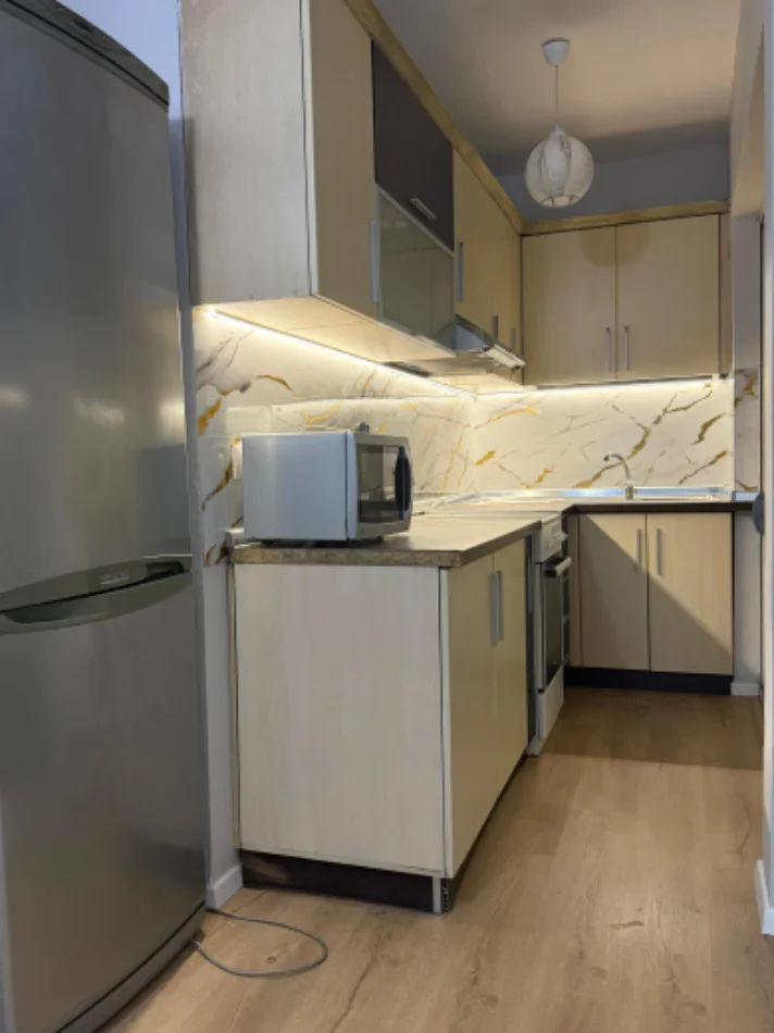 Tirane, jepet me qera apartament 2+1 Kati 7, 100 m² 600 € (Rruga Dritan Hoxha tek Banka Intesa San Paolo)