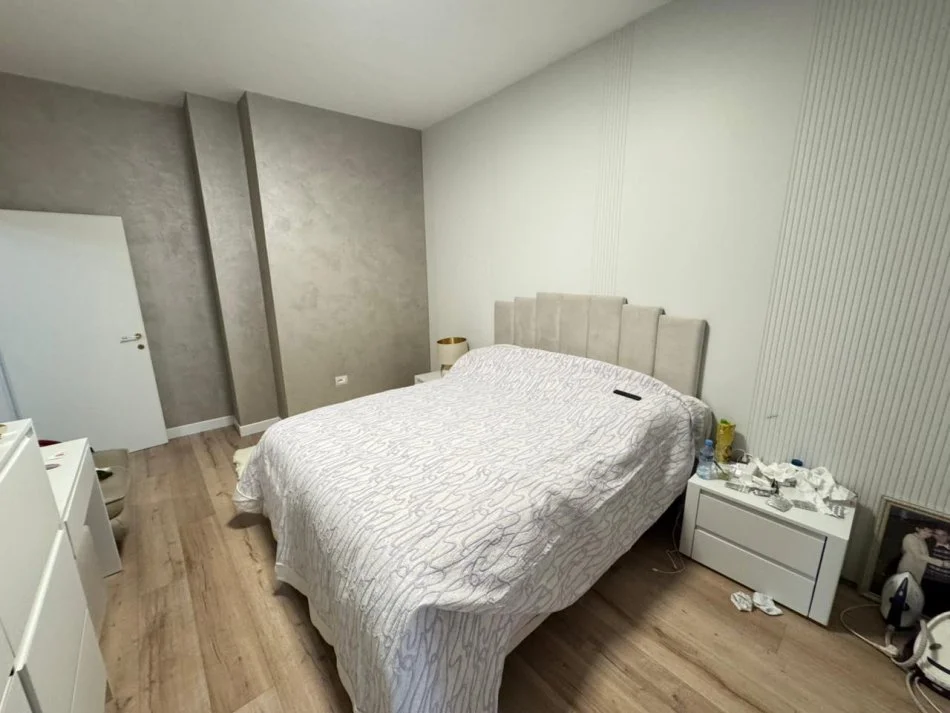 Tirane, jepet me qera apartament 1+1 Kati 1, 62 m² 600 € (Kopshti Zoologjik)