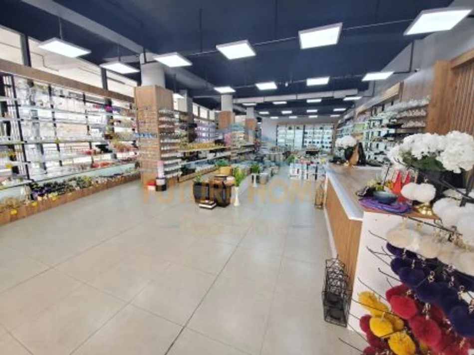 Tirane, jepet me qera ambjent biznesi Kati 0, 4.000 m² 6.199 € (komuna e parisit)