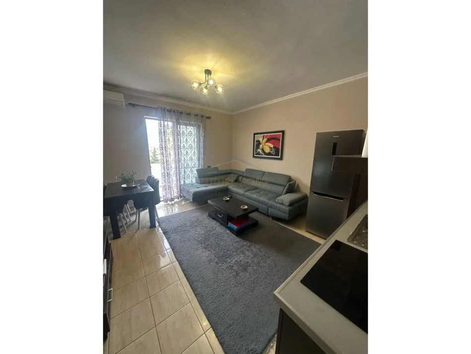 Tirane, jepet me qera apartament 1+1+Ballkon Kati 6, 70 m² 550 € (Gjon Buzuku)