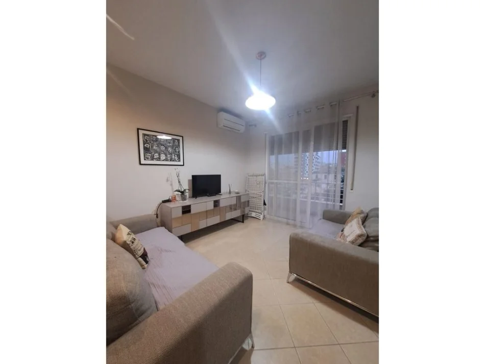 Tirane, shitet 1+1+Ballkon Kati 3, 135.000 € (Materniteti Ri)