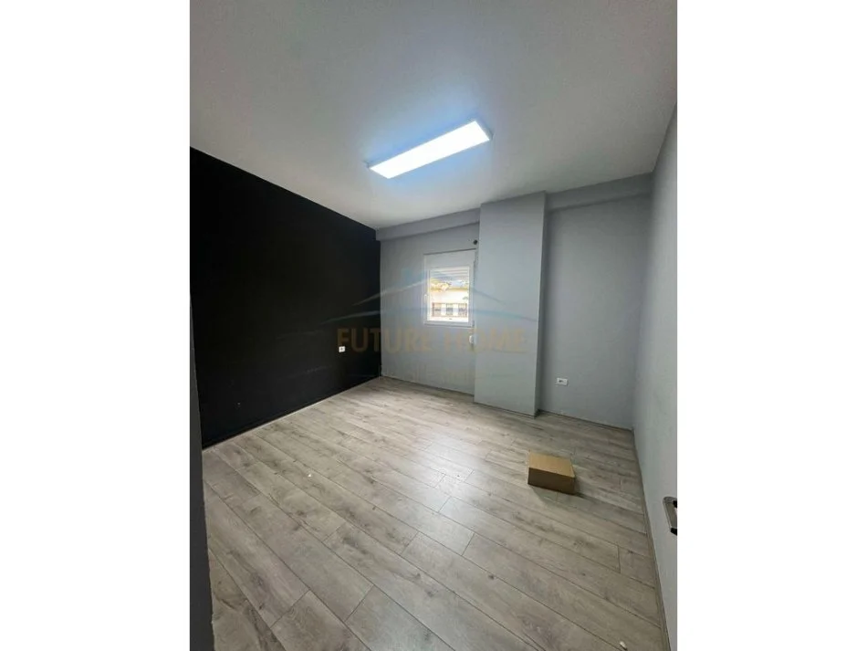 Tirane, jepet me qera ambjent biznesi Kati 1, 130 m² 1.000 € (MYSLYM SHYRI)