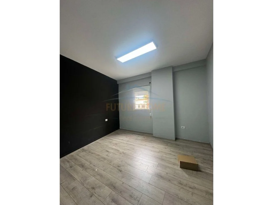 Tirane, jepet me qera ambjent biznesi Kati 1, 130 m² 1.000 € (MYSLYM SHYRI)
