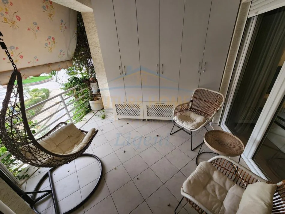 Tirane, jepet me qera apartament 2+1+Ballkon Kati 1, 86 m² 800 € (Rezidenca Kodra e Diellit 2)