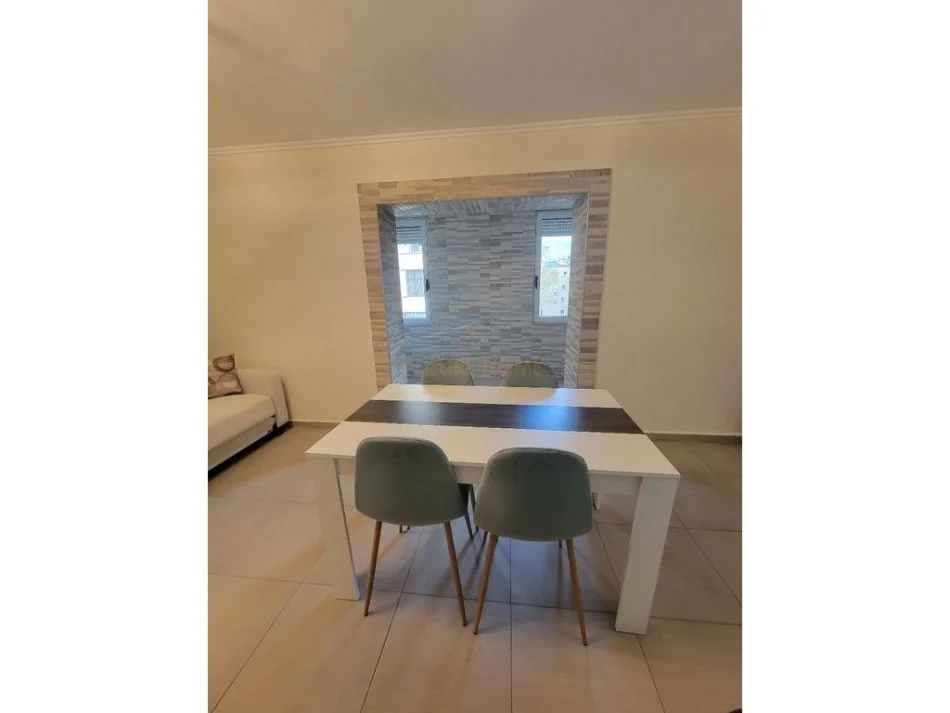 Tirane, jepet me qera apartament 1+1 Kati 3, 58 m² 450 € (Bulevardi Zhan Dark)