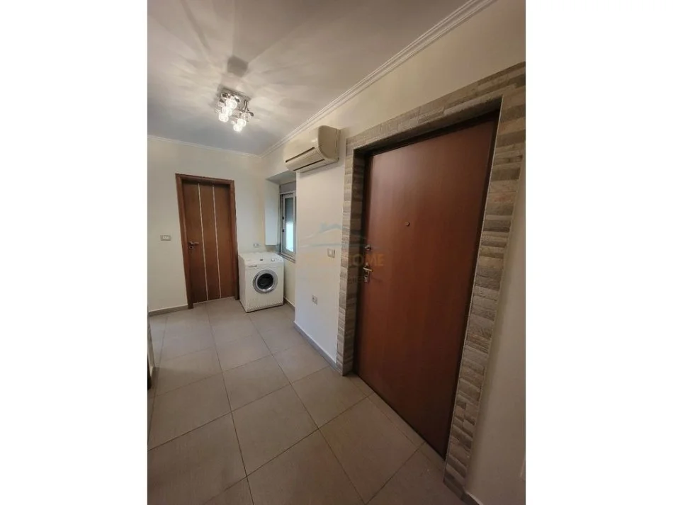 Tirane, jepet me qera apartament 1+1 Kati 3, 58 m² 450 € (Bulevardi Zhan Dark)