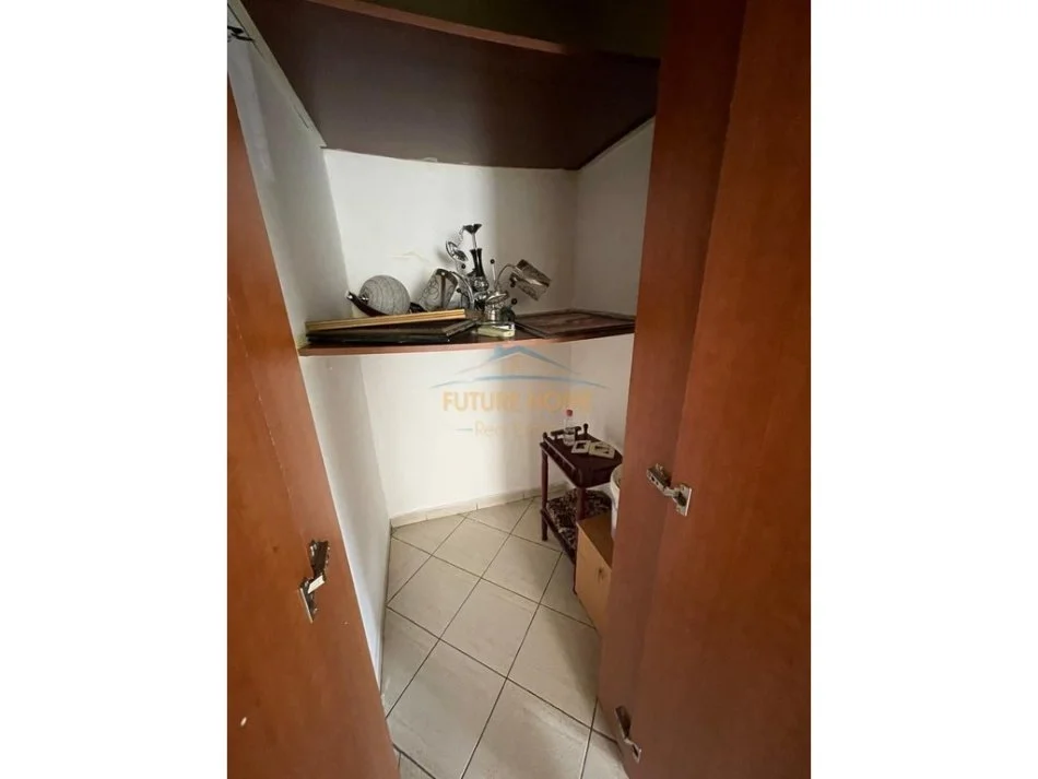Tirane, jepet me qera apartament 1+1+Ballkon Kati 2, 53 m² 90.000 € (Rruga e Dibres)