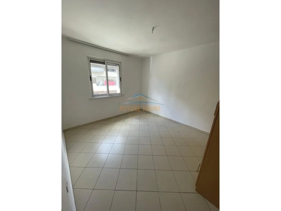 Tirane, jepet me qera apartament 1+1+Ballkon Kati 2, 53 m² 90.000 € (Rruga e Dibres)