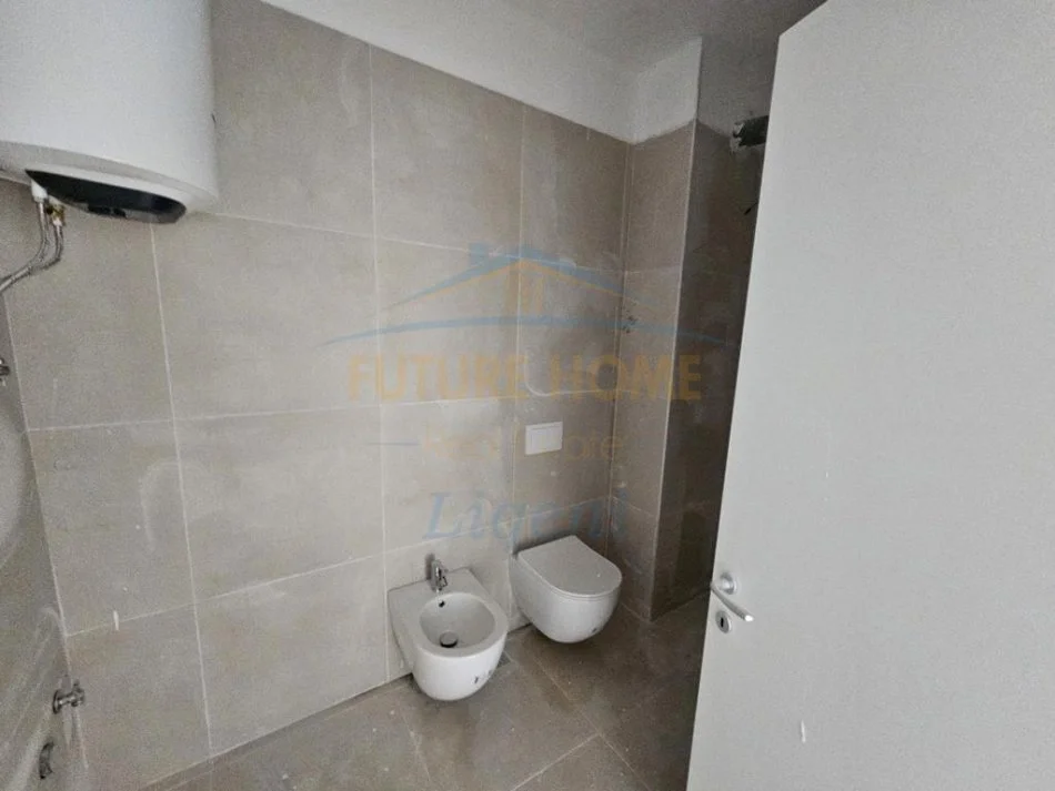 Tirane, shitet apartament 2+1+Ballkon Kati 4, 84 m² 110.000 € (Kompleksi Univers City)