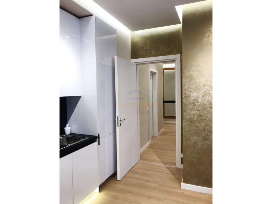 Tirane, shitet apartament 2+1+Ballkon Kati 3, 107 m² 275.000 € (pazari i ri)