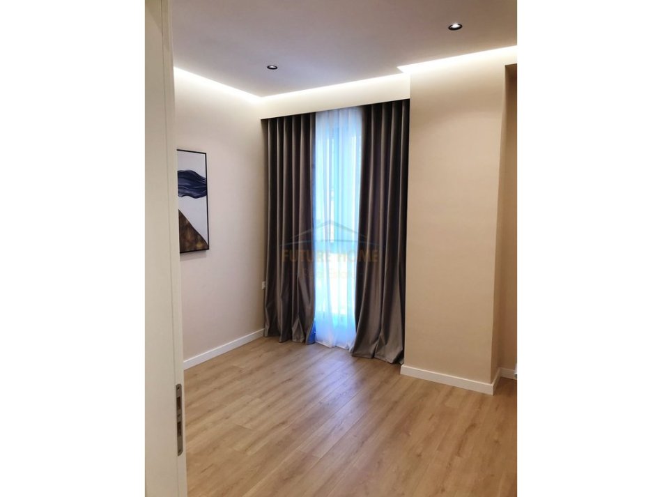 Tirane, shitet 2+1 Kati 3, 107 m² 275.000 € (Pazari i Ri)