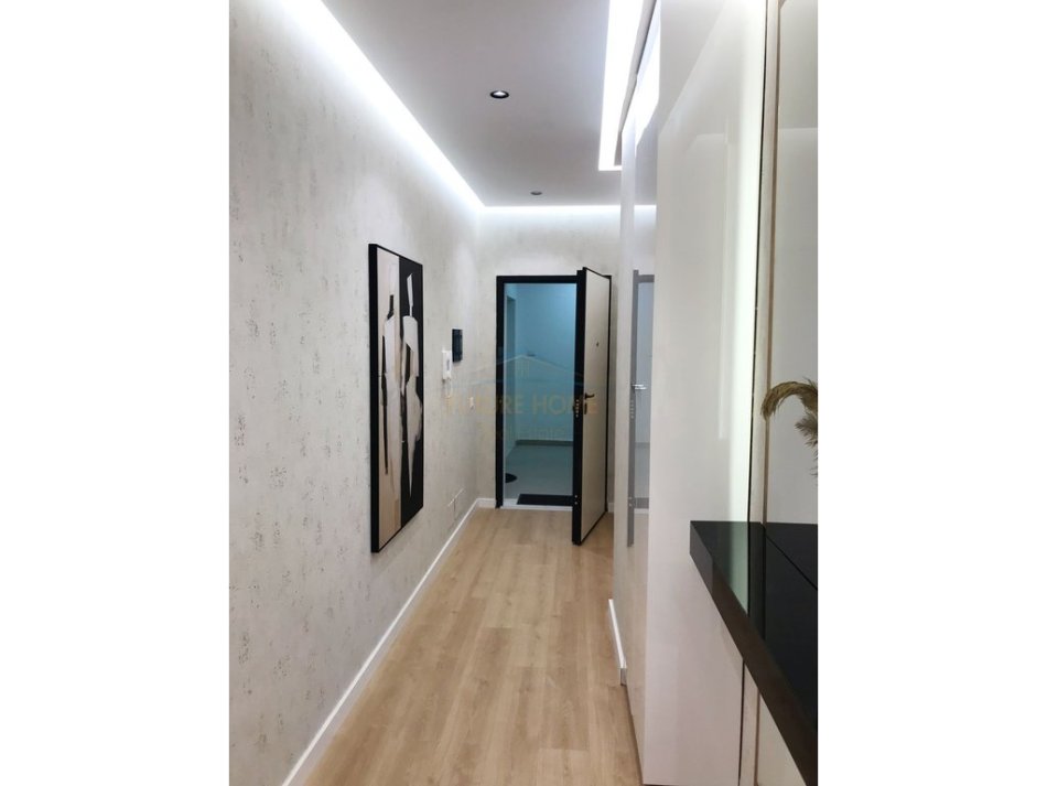 Tirane, shitet 2+1 Kati 3, 107 m² 275.000 € (Pazari i Ri)