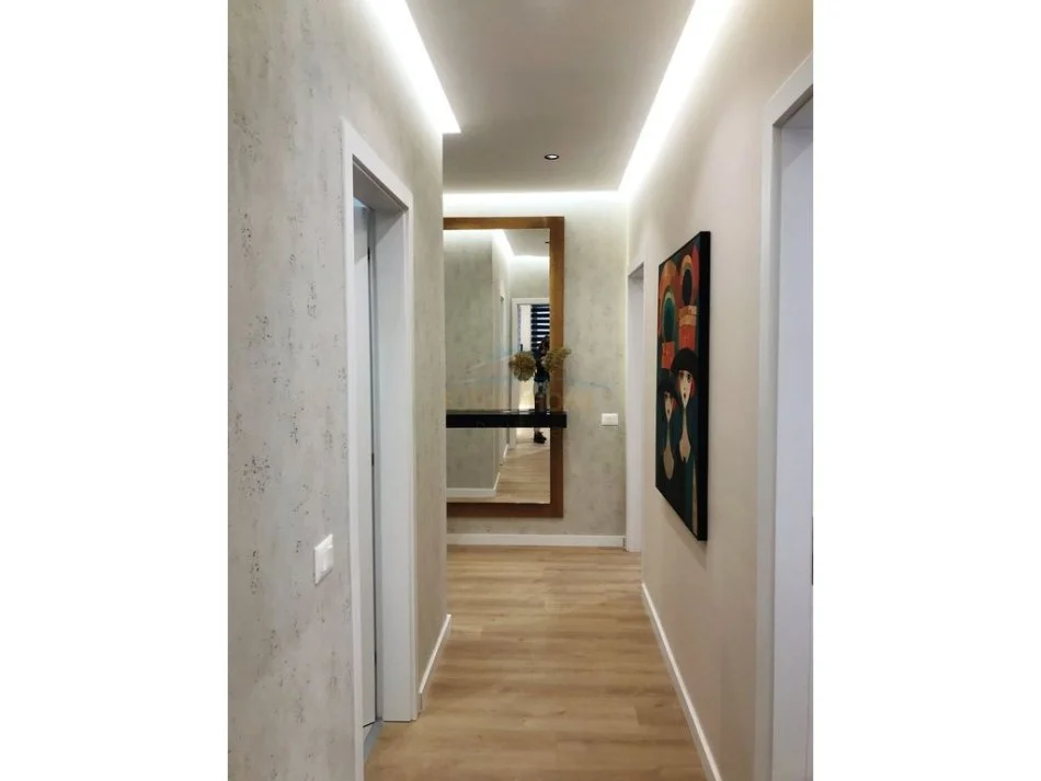 Tirane, shitet apartament 2+1 Kati 3, 106 m² 275.000 € (Pazari i Ri)