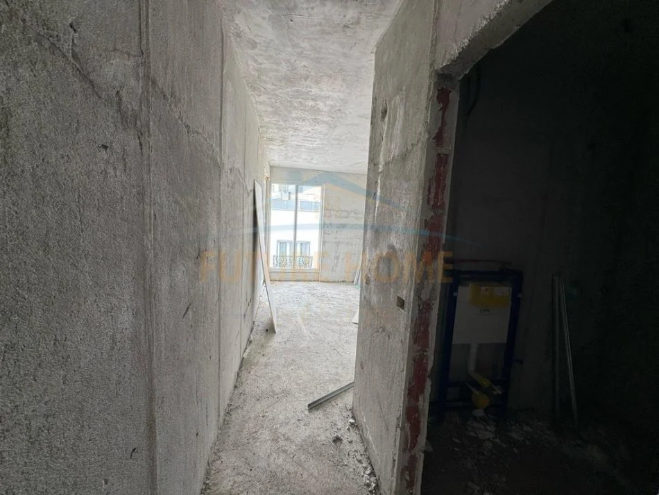 Durres, shitet apartament 2+1+Ballkon Kati 7, 100 m² (GOLEM)