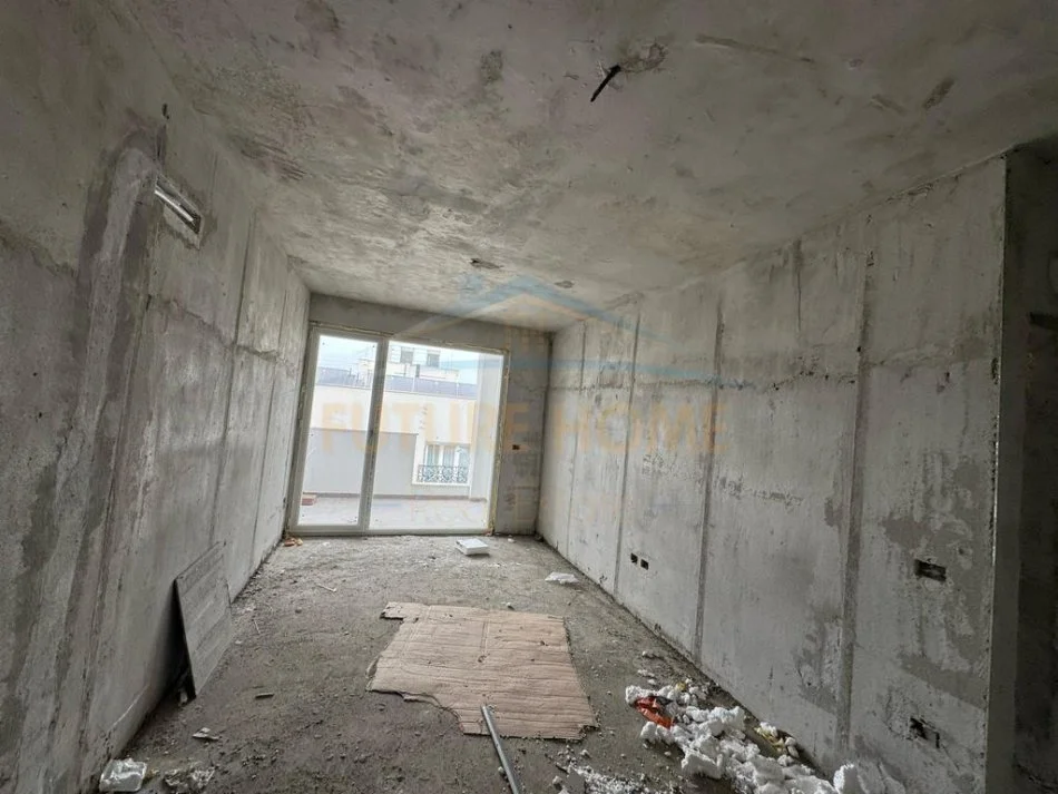 Durres, shitet apartament 2+1+Ballkon Kati 7, 100 m² (GOLEM)