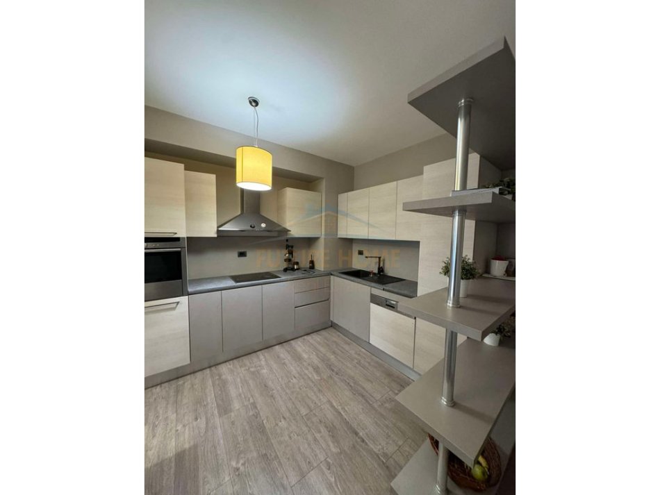 Qera, Apartament 2+1+2, Bllok, Tiranë. 1,500 €